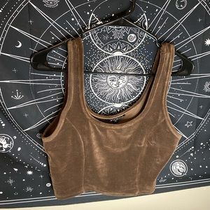 Medium crop tank top from Mixedthreads ✨